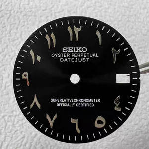 Accessoires de luxe : Montre à cadran argenté de 28,5 mm avec motif soleil et chiffres arabes, mouvement NH35, non lumineuse, en métal - Product Image 1