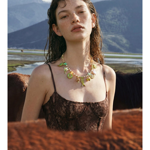 JINYOU 5885 Collana Bohemien Placcata Oro in Acciaio Inossidabile con <span class=keywords><strong>Perline</strong></span> in <span class=keywords><strong>Legno</strong></span>, Ciondoli Smaltati a Forma di Pesce, Stella Marina, Perle e Resina - Product Image 3