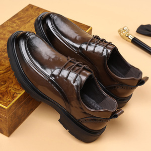 Zapatos de cuero para hombre, estilo británico, con suela gruesa, cordones, punta redonda, color negro y marrón, casuales, para las cuatro estaciones. - Product Image 2