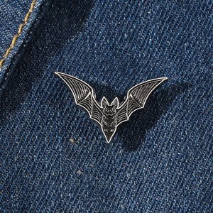 Estilo Punk gótico Halloween murciélago insignia Metal murciélago Pin broche para chaquetas bolsos y accesorios de disfraces - Product Image 1