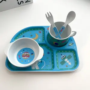 Yeni tasarım bebek yemeği seti karikatür plaka kaşık fincan ile aperatif kasesi plastik sofra seti