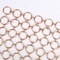 Filet de décoration de plafond personnalisé pour les hôtels ; Filet de décoration tissé pour l'intérieur et l'extérieur ; Filet d'art de décoration perforé en métal