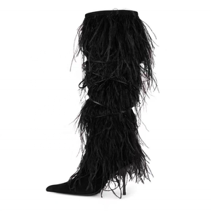 מגפי נשים יוקרתיים בהתאמה אישית, עם עקב סטילטו מחודד, מגיעים עד הברך, מעוטרים בנוצות יען אמיתיות. - Product Image 5