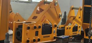 Moteur de marteau burineur hydraulique pour brise-roche SB81A, type latéral de pompe de boîte de vitesses, diamètre de burin 140 mm, 18-26 tonnes, garantie 1 an - Product Image 3