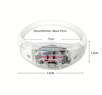 Op maat gemaakte 15/24-kleuren siliconen LED glow armband voor feestjes, met stemgestuurde knipperende licht- en geluidsactivatie LED armbanden