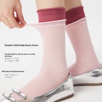 Chaussettes mi-mollet fines d'été pour femme en coton antibactérien, bicolores contrastées, sans couture, tendance, polyvalentes, à bord roulé et effet empilé