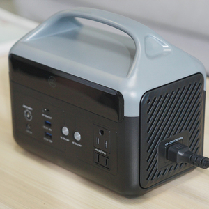 ผลิตภัณฑ์ยอดนิยม 100V 230V แหล่งจ่ายไฟฉุกเฉินกำลังสูง 300W สถานีไฟฟ้าพกพาพลังงานแสงอาทิตย์สำหรับตั้งแคมป์กลางแจ้ง - Product Image 1