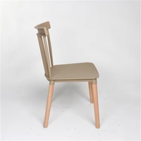 Meistverkaufter und Günstiger Esszimmerstuhl aus Kunststoff PP Windsor mit Holzbeinen