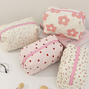 Floral Print Quilted Towel Fashion Makeup <b>Bag</b> Zipper Cosmetic <b>Bag</b> Large Capacity Toiletries Storage <b>Bag</b> - Product Image 5