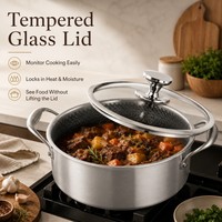 Casserole en acier inoxydable durable avec intérieur alvéolé, couvercle en verre trempé, poignées rivetées, design italien