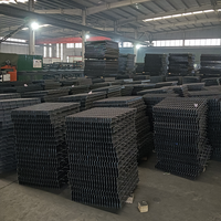 Grille de sol soudée dentelée en acier au carbone ASTM A36 robuste pour passerelles