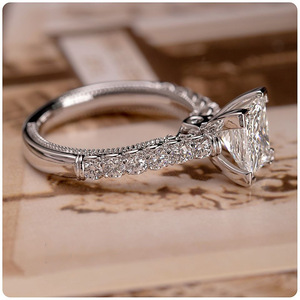 Anello con diamante taglio Princess F448, diamante coltivato in laboratorio, classico anello di fidanzamento da donna - Product Image 2