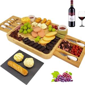 Venta al por mayor de charcutería de madera de bambú con logotipo personalizado y tabla para servir queso con juego de cubiertos - Product Image 6
