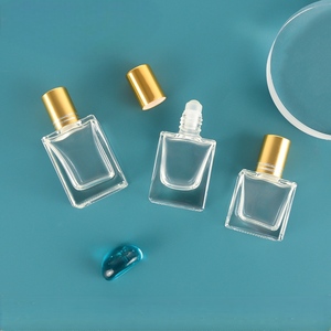 Envase de Lujo Cuadrado de Vidrio Transparente con Rodillo de Acero para Suero, Perfume y Aceites Esenciales, 5ml/10ml, Tapa Dorada Brillante - Product Image 1
