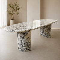 Table basse moderne en marbre blanc Arabescato avec base sculpturale en granit massif, option pour hôtel et salon
