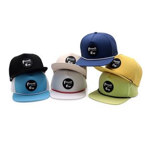 Casquette de sport imperméable à 5 panneaux avec perforations laser, visière plate, patch en caoutchouc PVC, logo personnalisé et fermeture snapback à cordon - Product Image 2