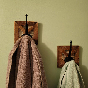 Crochets de salle de bain style ferme - Lot de 4 crochets muraux rustiques pour serviettes, manteaux et peignoirs - Bois et métal galvanisé - Fixation murale - Product Image 3