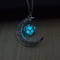 Collar de moda europeo-americano, joyería con colgante hueco en forma de luna y corazón, collar luminoso, regalo de Navidad, venta al por mayor