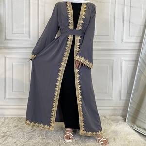 1893 #   Abaya Kimono de Qualité Supérieure avec Bordure en Dentelle Dorée, Fente Latérale et Broderies Dorées - Product Image 5
