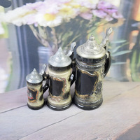 Ensemble de chopes à bière vintage classiques en céramique noire et dorée avec couvercle en aluminium, décorations en relief, panneau personnalisable, réutilisable et écologique