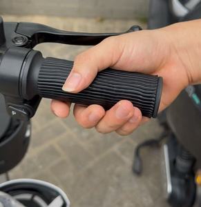 Chống trượt thoải mái Silicone xe máy tay lái <span class=keywords><strong>Grips</strong></span> thích hợp cho xe đạp <span class=keywords><strong>Grips</strong></span> xe đạp leo núi <span class=keywords><strong>Grips</strong></span> và xe đạp điện <span class=keywords><strong>Grips</strong></span> - Product Image 2