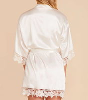 Vente directe usine – Nouveaux peignoirs courts en satin de soie doux pour femmes, avec logo personnalisé imprimé, bordures en dentelle et poignets, pour ensemble pyjama décontracté d'été, personnalisable pour femmes
