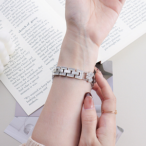 Correa de Reloj Upro de Lujo con Diamantes para Apple Watch, Banda de 38/40/41/42/44/45/49 mm, Brazalete de Metal Clover, Clásica y Moderna para Mujer - Product Image 4