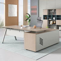 Bureau de direction convertible et extensible en forme de L Liyu avec armoire latérale de rangement, bureau en bois de style italien moderne et luxueux