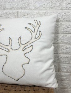 Funda de Cojín Bordada con Reno Blanco Cuadrado, Estilo Nórdico, Decoración para el Hogar - Product Image 4