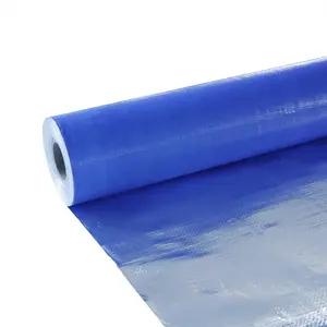 Tissu tissé en papier d'aluminium comme isolation de plafond dans un poulailler