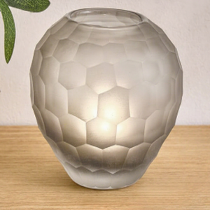 Vase moderne en verre avec motif en relief, design minimaliste - Product Image 2