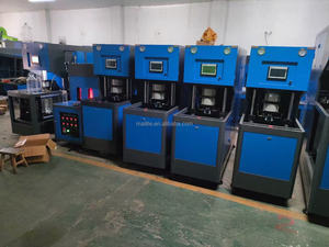 Machine de fabrication de bouteilles d'eau en plastique semi-automatique, machine de soufflage de bouteilles PET, machine de moulage par soufflage - Product Image 2