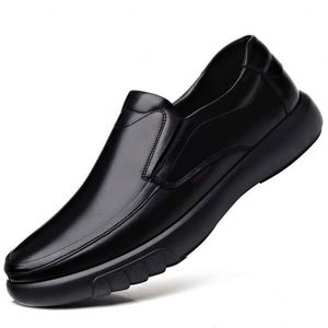 Chaussures décontractées pour hommes en cuir PU de haute qualité - Product Image 1
