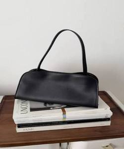 Sac à main élégant pour femme en similicuir avec pompon décoratif, fermeture éclair, deux poignées, grand espace de rangement pour les fêtes et le shopping - Product Image 1