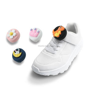 かわいい漫画AirTagホルダー子供の靴のための交換可能な楽しいキャラクター隠しシリコンAirTagトラッカーケース - Product Image 1