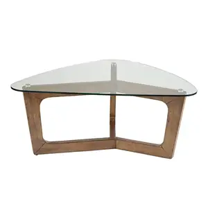 2024 nuovo Design squisito materiale naturale Sammy triangolare in legno e vetro tavolino da caffè per Hudson