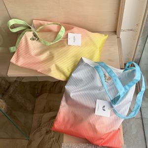 Sac fourre-tout en satin avec impression de logo personnalisé, sac à main à bandoulière, sac de courses portable multicolore, utilisation en voyage - Product Image 5