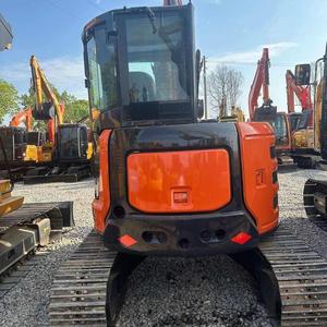 Mini-excavatrice Hitachi ZX55 d'occasion, 5,5 tonnes, sur chenilles, avec moteur et boîte de vitesses, faible nombre d'heures de travail, prête à l'emploi - Product Image 5