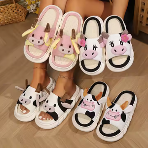 Personalizada de dibujos animados de vaca <span class=keywords><strong>Anime</strong></span> interior/exterior de felpa para zapatillas antideslizante PVC cálido EVA suela de piel de lino estilo para el verano invierno hogar - Product Image 1