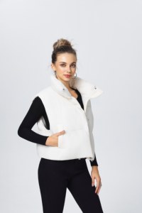 Gilet élégant en duvet avec col montant, couleur unie, toucher confortable et coupe ajustée. - Product Image 3