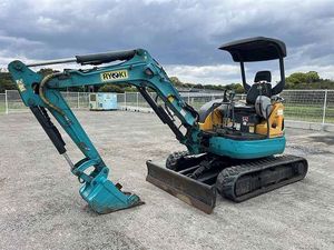 Excavadora Compacta de 3 Toneladas Usada con Pocas Horas de Uso, Origen Japón, con Motor y Bomba - 1 Año de Garantía - Product Image 5