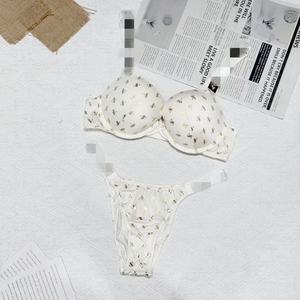 Ensemble Soutien-Gorge et Culotte Femme Sans Coutures de Haute Qualité, Lingerie Sexy avec Nouveau Motif Grandes Lettres Tendance - Product Image 5