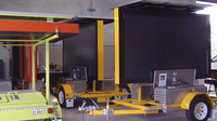 Panneau d'affichage mobile solaire D10 LED VMS pour remorque, affichage de contrôle de la circulation routière, affichage d'informations de sécurité pour les tunnels et les chantiers