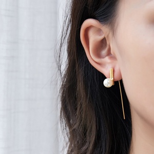 Boucles d'oreilles longues en perles plaquées or 18 carats pour femmes, design minimaliste polyvalent, acier inoxydable classique pour mariages, personnalisables - Product Image 2
