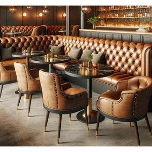 Asientos Modulares de Cuero Marrón con Cojines Decorativos y Mesas de Madera Maciza para un Gastropub o Lounge de Cócteles Moderno - Product Image 3