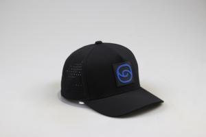 Casquette de baseball OEM personnalisée en gros à 5 panneaux avec logo en caoutchouc PVC, casquette perforée imperméable découpée au laser, casquette de sport haute performance pour papa - Product Image 3