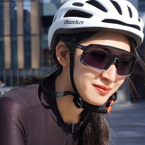 แว่นตาปั่นจักรยานโฟโตโครมิกกันลม TR90 กรอบออกแบบตามหลักสรีรศาสตร์กีฬากลางแจ้ง - Product Image 2