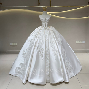 JFH133 Vestido de novia exclusivo sin tirantes, de satén color marfil, con cristales y hombros descubiertos - Product Image 1