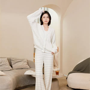 Autunno inverno accogliente pigiama in fibra di Micro piuma da donna a manica lunga a righe in velluto corallo caldo lavorato a maglia termica - Product Image 4