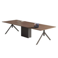 Table de conférence en bois massif avec finition peinte